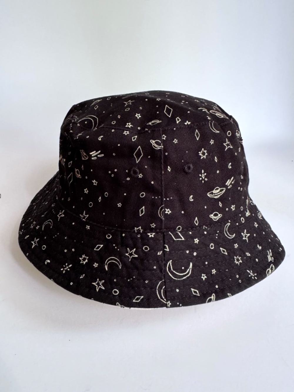 Melodie I Need Space Reversible Black and Tan Bucket Hat - Picture 4 of 7